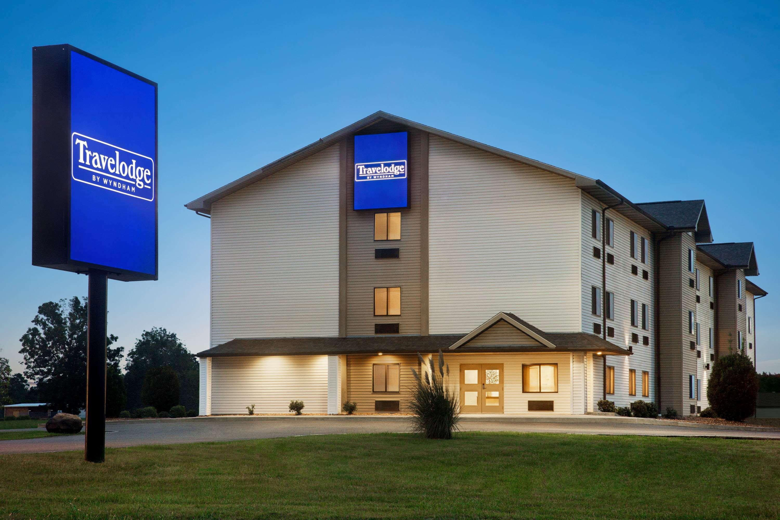 Travelodge By Wyndham Livonia Exterior foto