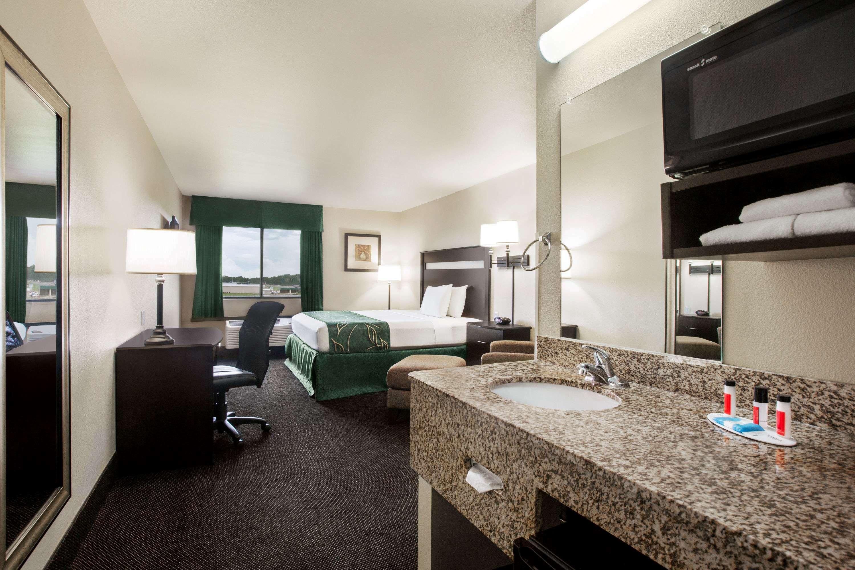 Travelodge By Wyndham Livonia Exterior foto