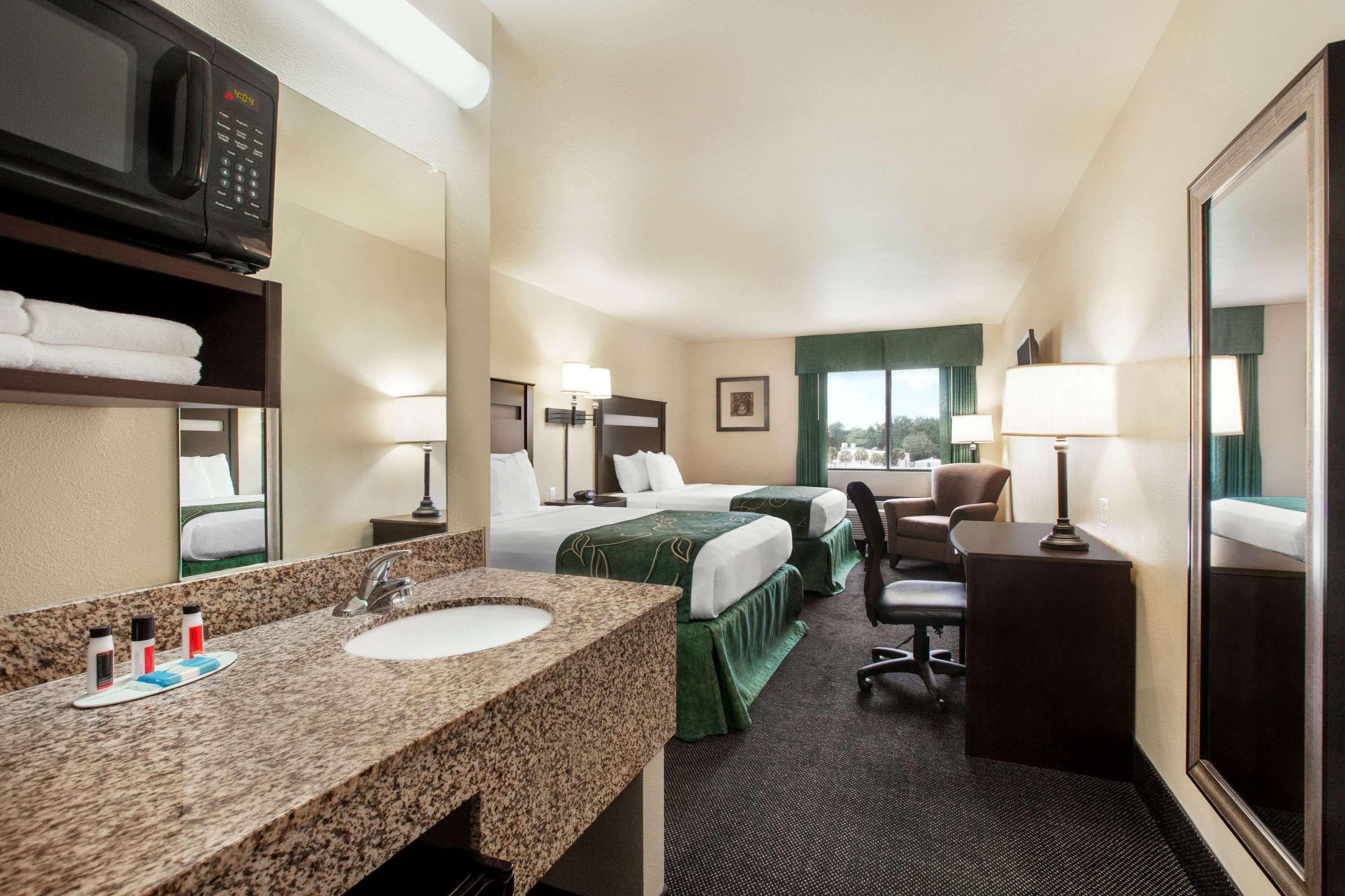 Travelodge By Wyndham Livonia Exterior foto