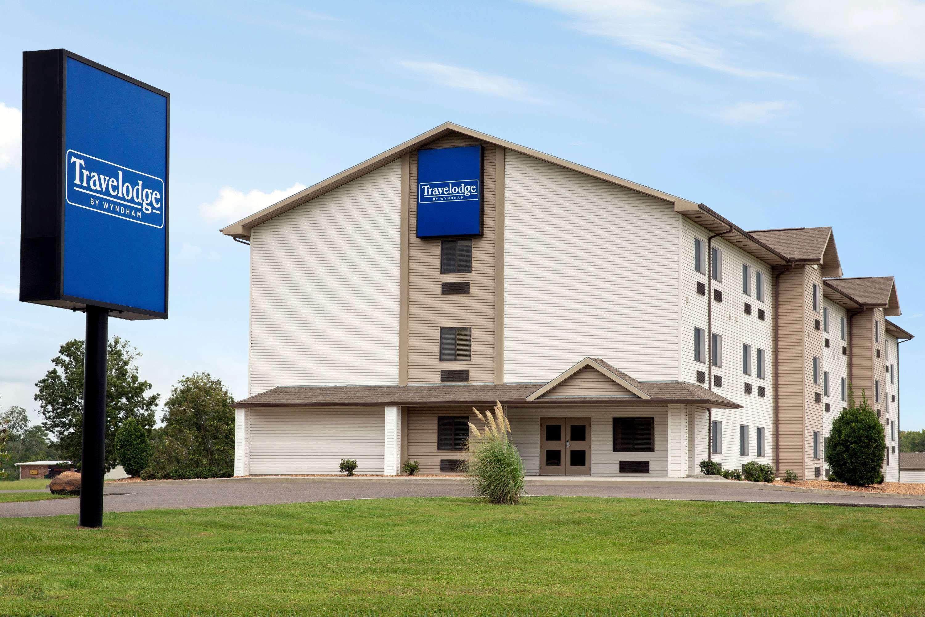 Travelodge By Wyndham Livonia Exterior foto
