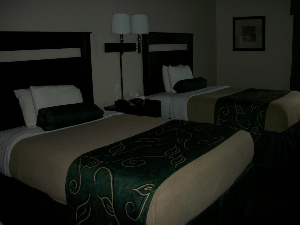 Travelodge By Wyndham Livonia Exterior foto