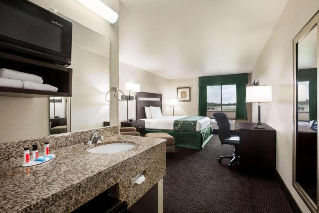 Travelodge By Wyndham Livonia Exterior foto